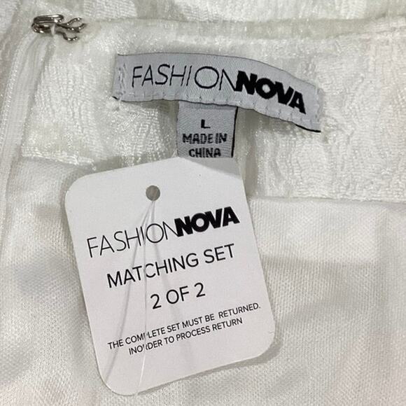 NEW Fashion Nova  Lace White Floral Print Textured Jacquard Wide Leg Shorts Sz L - Picture 5 of 6